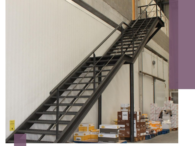 Лестницы для производства в Пскове — изготовление и монтаж