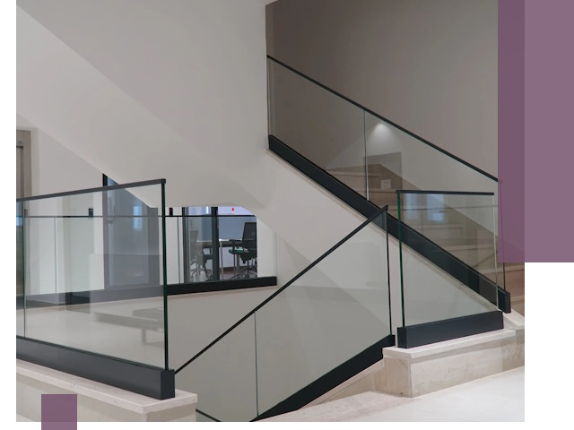 Стеклянные перила премиум-класса с установкой в Пскове