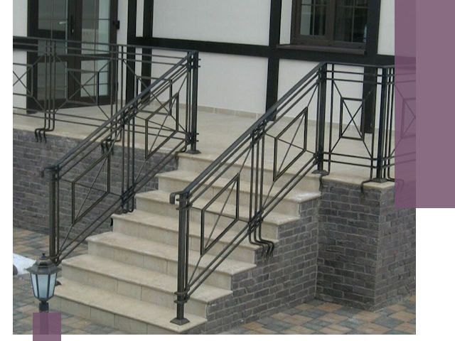 Перила для крыльца в Пскове — монтаж, изготовление и установка