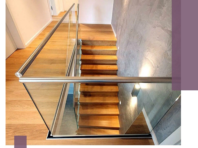 Перила для лестницы в доме — изготовление и монтаж в Пскове