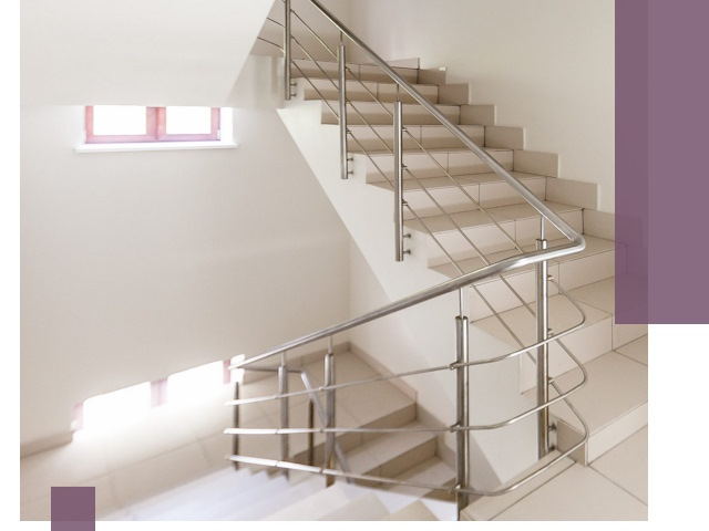 Установка и замена перил в подъезде в Пскове