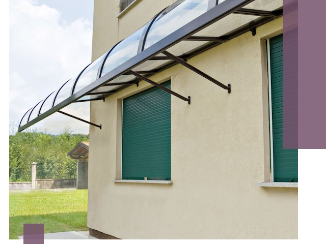 Козырьки над окнами в Пскове — изготовление и монтаж по выгоде