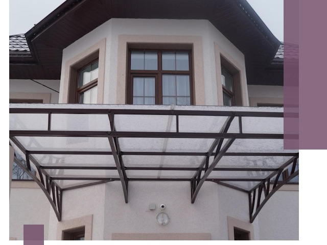 Козырьки из поликарбоната под ключ в Пскове