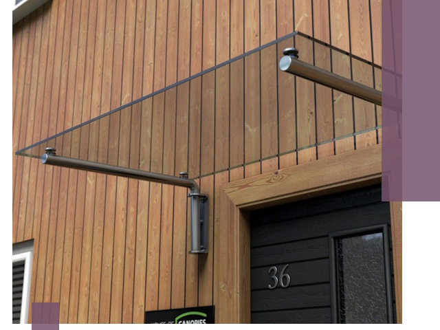 Стеклянные козырьки на входы и фасады в Пскове