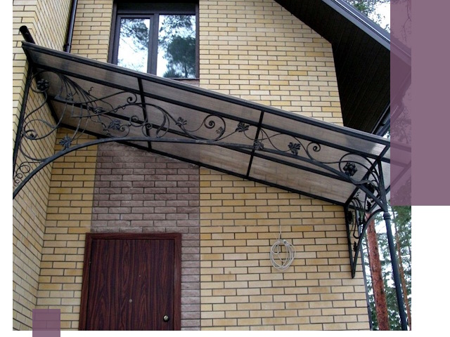 Односкатные козырьки из металла под ключ в Пскове