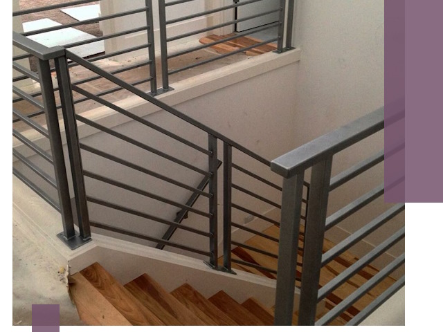 Изготовление поручней из металла и дерева в Пскове